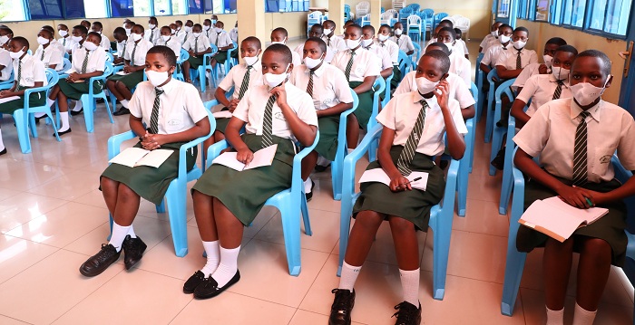 Abanyeshuri biga muri Inyange Girls School bakurikiye ibiganiro bibakangurira kujya muri TVET