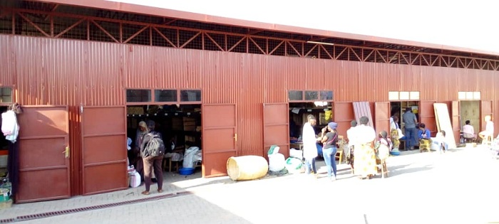 Inyubako nshya basigaye bacururizamo