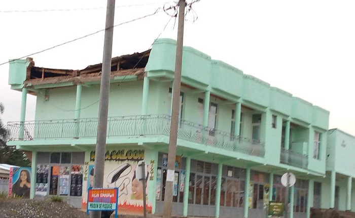 Inyubako zaangiritse kubera imitingito. hagiye kurebwa icyo kuzikorera