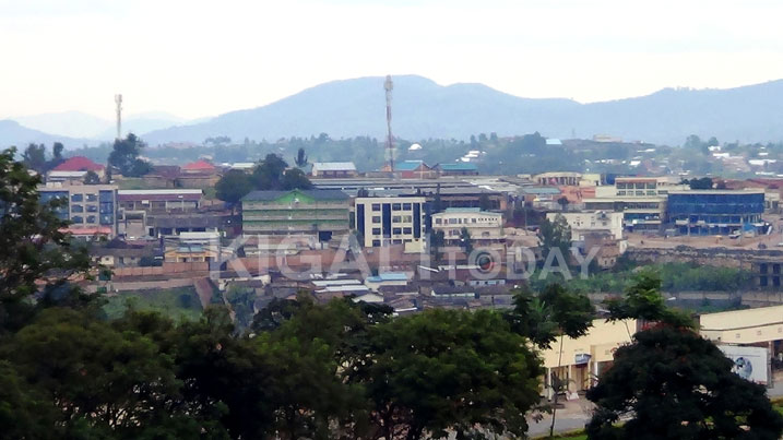 Inyubako zizamuka ngo zigaragara ku muhanda gusa ugasanga hirya gato y'umujyi nta kigenda.