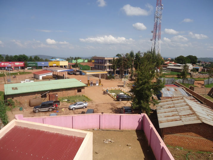 Inyubako ziri mu mujyi wa Byumba zarashaje.