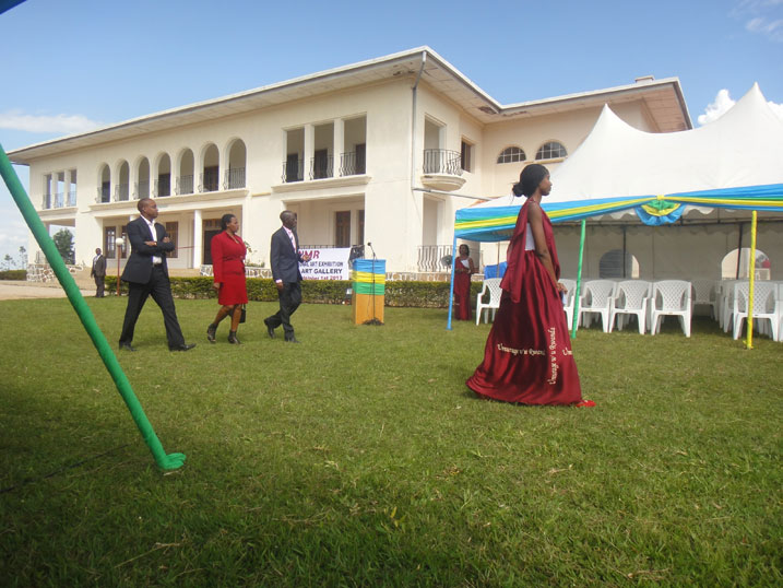 Inyuma y'inzu y'ubugeni yo ku Rwesero.