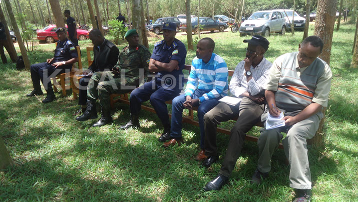 Inzego z'umutekano na zo zari zaje kujya inama n'aborozi ba Rwempasha aho basabwa gukurikiza ibyo basabwa cyangwa bagafatirwa ingamba.