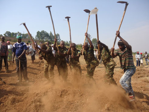 Inzego z'umutekano nazo zitabiriye umuganda.