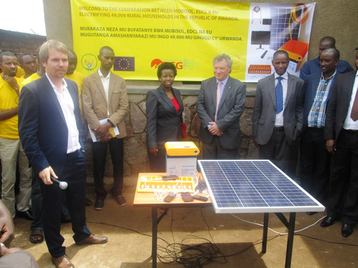 Inzego zitandukanye zivuga ko ubu buryo bwa Mobisol bufasha abaturage kugera ku mashanyarazi arambye kandi adahenze ugereranyije n