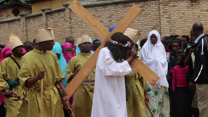 Abakiristu Gatolika bo mu mujyi wa Huye bakoze inzira y
