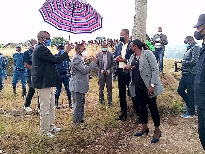Ba Guverineri ku mpande zombi basuhuzanya