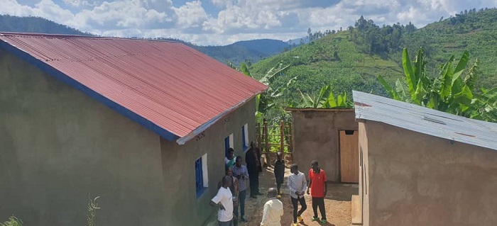 Gutuza abatishoboye mu nzu nziza ni no kwihutisha imihigo y'akarere