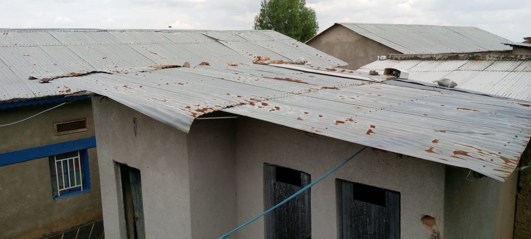 Amabati y'inzu ageretseho amabuye