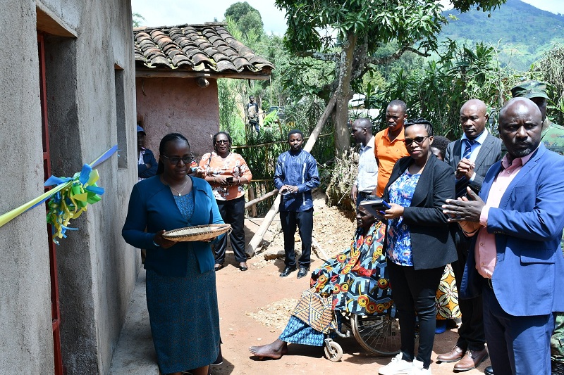 Bashyikirije inzu utishoboye bayubakiye