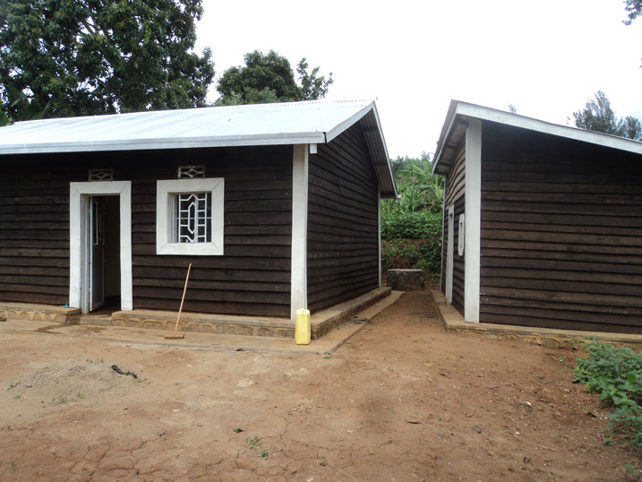 Abaturage bo mu karere ka Nyamasheke bakunda kubakisha imbaho.