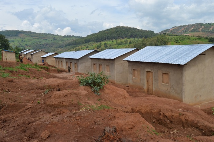 Abazatangira gufashwa umwaka utaha, bubakiwe inzu mbere y'ubufasha