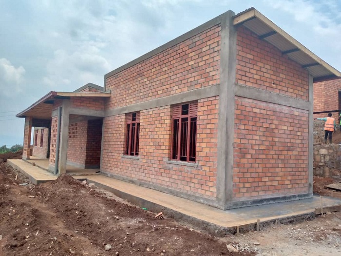 Inzu zirimo kubakirwa abaturage bavanwa mu manegeka mu Murenge wa Kaniga