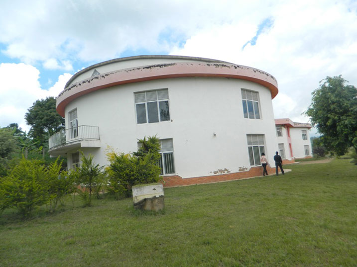 Iyo nzu uyirebeye kure ni uko imeze 