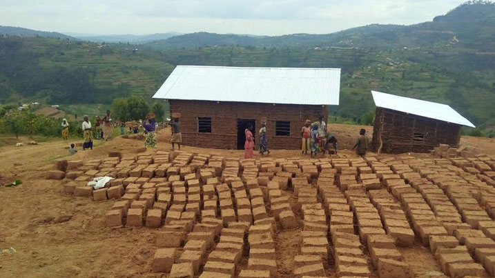 Izi nzu ziri kubakirwa abakuwe muri Nyakatsi muri Nyamagabe biteganyijwe ko zizatahwa ku munsi wo Kwibohora 