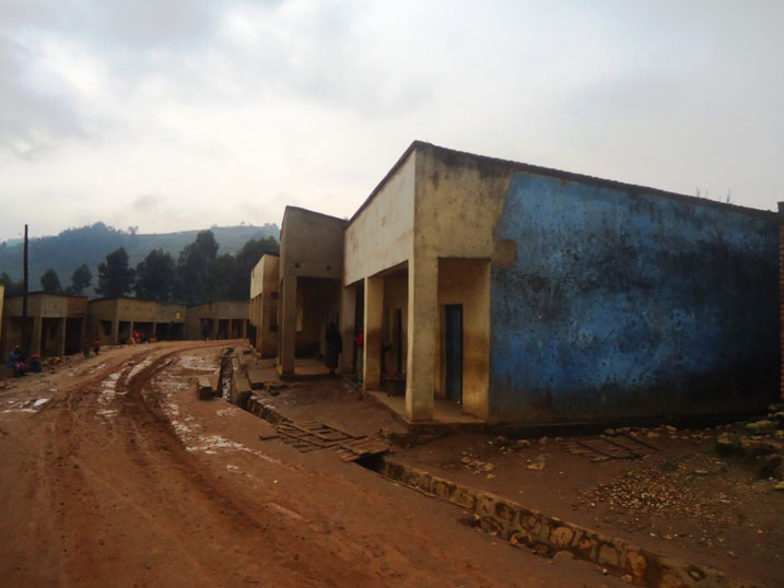 Inzu ibanza ni yo Renzaho yakuye mu gucuruza inyama zitogosheje.