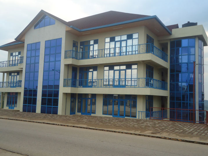 Imwe mu nzu z'ubucuruzi mu mujyi wa Ruhango.