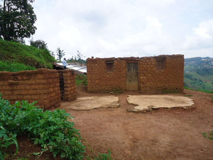 Inzu ya Nzamugura ngo ntiyari ikomeye ari nayo mpamvu umuyaga wayibashije.