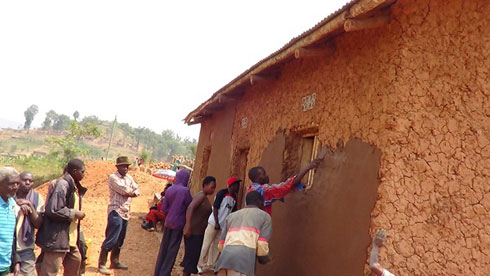 Inzu ya Nyirakamana aracyubakwa izanashyirwaho sima.