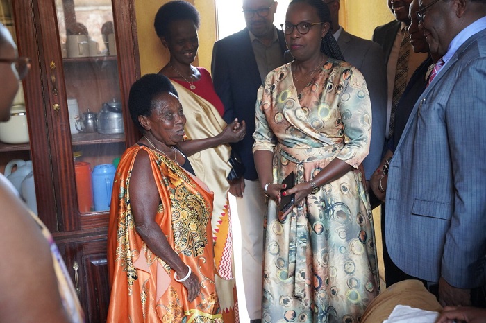 Intwaza yahawe inzu yishimiye gutura neza