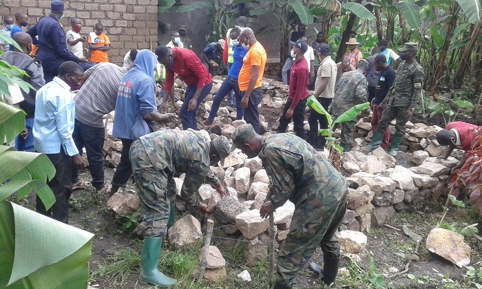 Ni umuganda witabiriwe n'abayobozi mu nzego zinyuranyendetse n'Ingabo z'u Rwanda