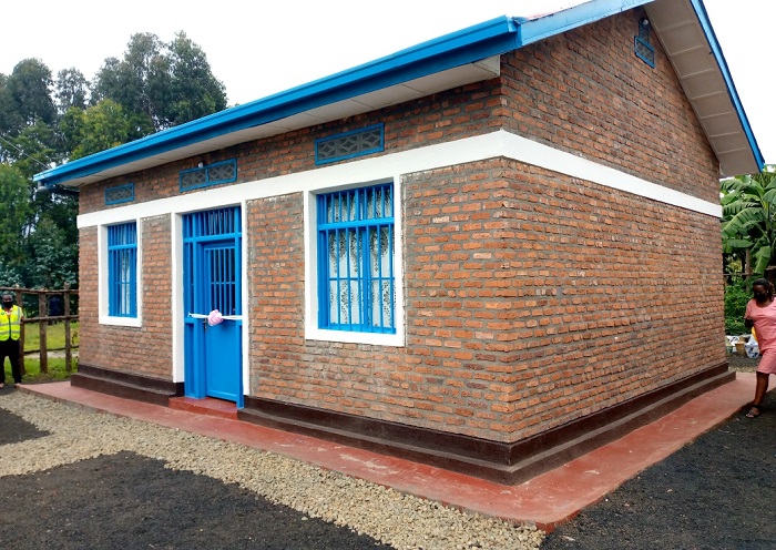 Inzu Uwamahoro Angelique yashyikirijwe imuruhuye amaganya yaterwaga no kutagira icumbi