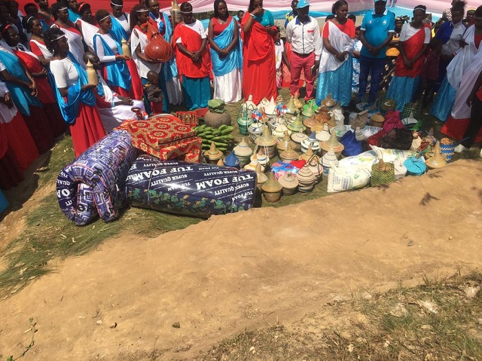 Uwo bahaye inzu bamuremera n'ibiribwa n'ibindi bikoresho