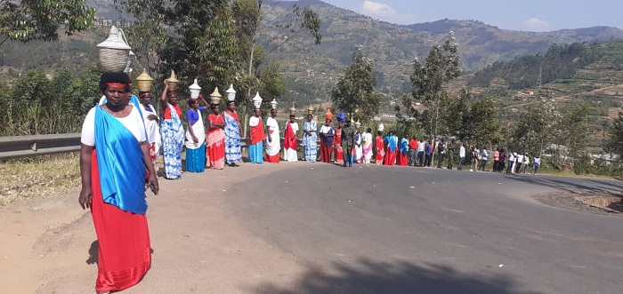 Uwo bubakiye bamutura n'ibiseke