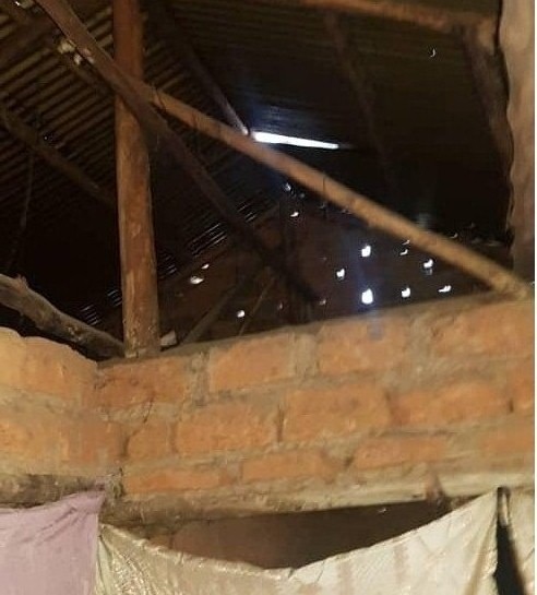 Inzu babagamo mbere yari ikirangarizwa, yavaga cyane.