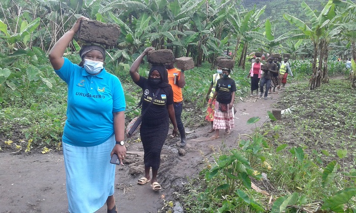 Urubyiruko rw'abakorerabushake mu bikorwa binyuranye biteza imbere imibereho y'abaturage