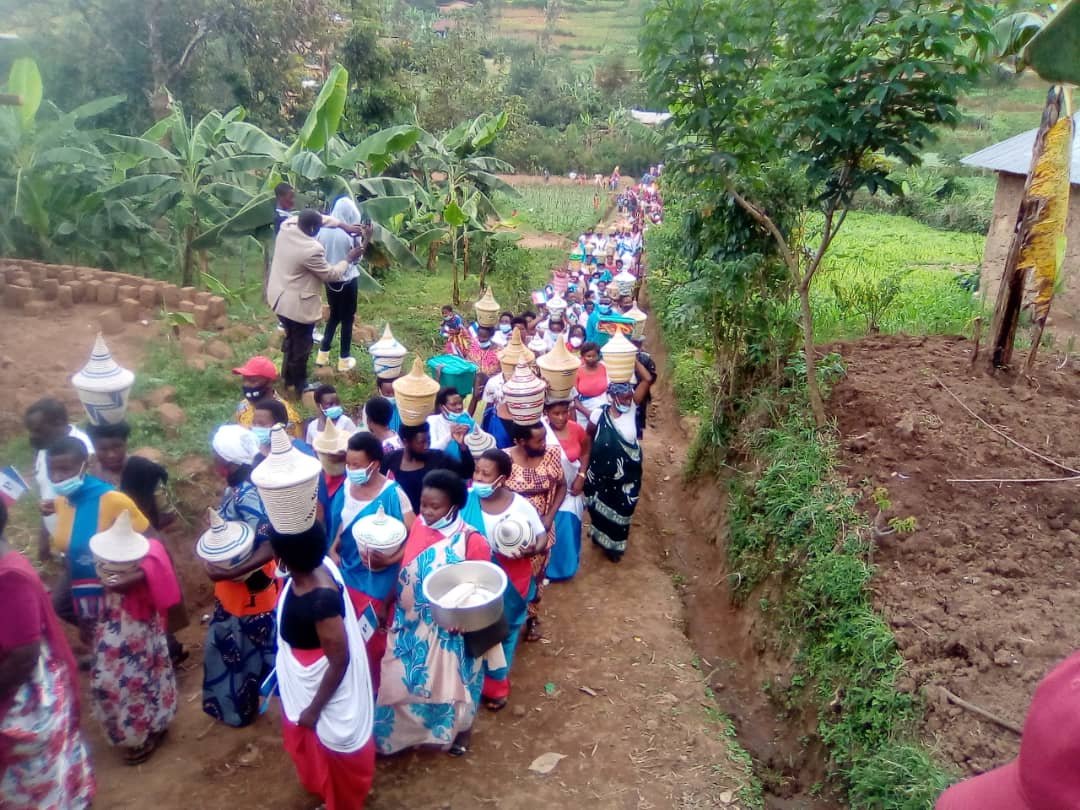 Uwashyikirijwe inzu yahawe n'ibindi bimufasha mu mibereho