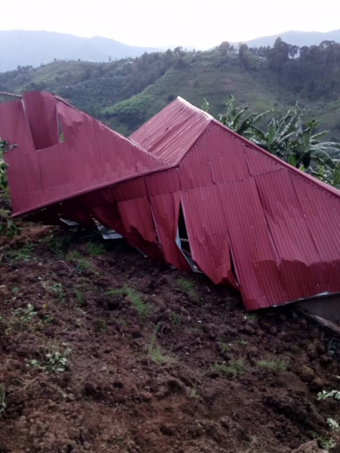 Inzu irarigita hagasigara igisenge hejuru