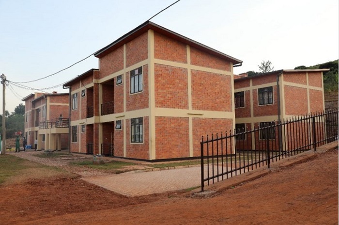 Harimo inzu umunani muri imwe (Eight in One)