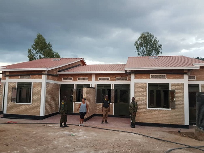 Abatishoboye bubakiwe inzu zigezweho