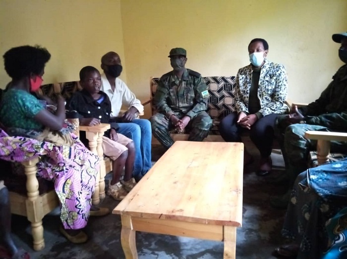 Inzu bayihawe irimo ibikoresho by'ibanze