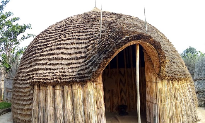 Inzu ya Kinyarwanda iri i Mayange ni imwe mu bikurura ba mukerarugendo