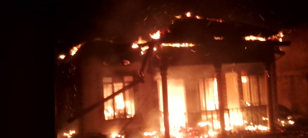 Inzu yahiye irakongoka