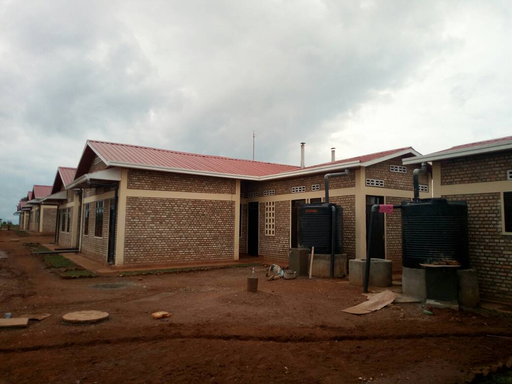 Inzu zifite n'ibigega bifata amazi n'ibikoni bigezweho