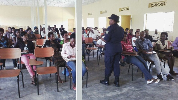 IP Angelique asaba abanyeshuri kurwanya ihohoterwa.