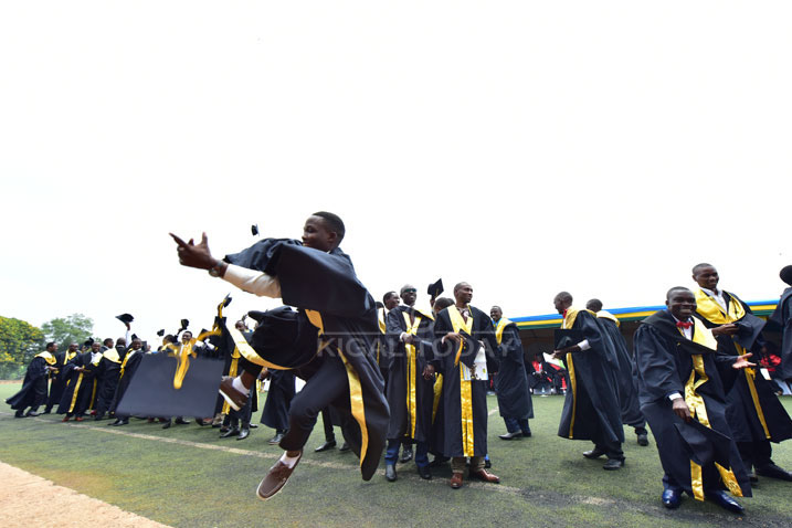 Abarangije muri IPRC Kigali bishimira ko barangije bagiye gushyira mu bikorwa ibyo bize 