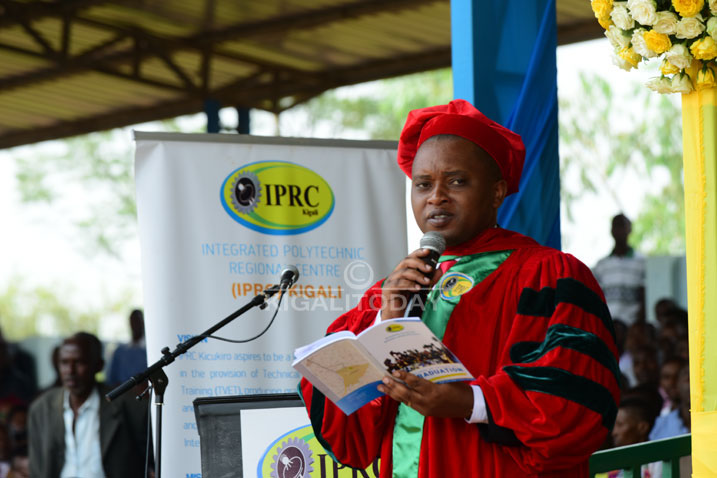 Umunyamabanga wa Leta muri Minisiteri y'Uburezi ushinzwe amashuri y'imyuga n'ubumenyingiro, Olivier Rwamukwaya ahamagarira abarangije muri IPRC Kigali kujyana impinduka ku isoko ry'umurimo 