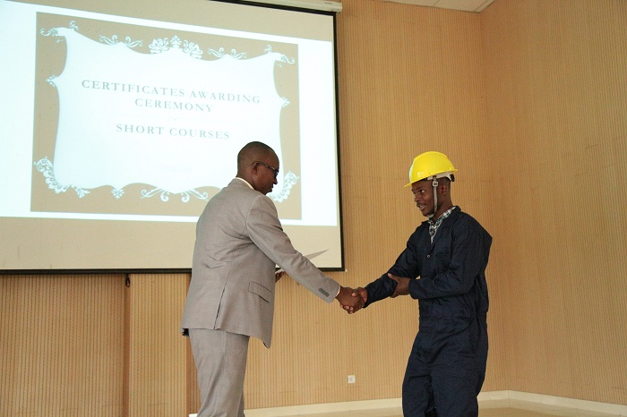 Umuyobozi wa IPRC-Musanze ashimira abarangije amasomo y'igihe gito