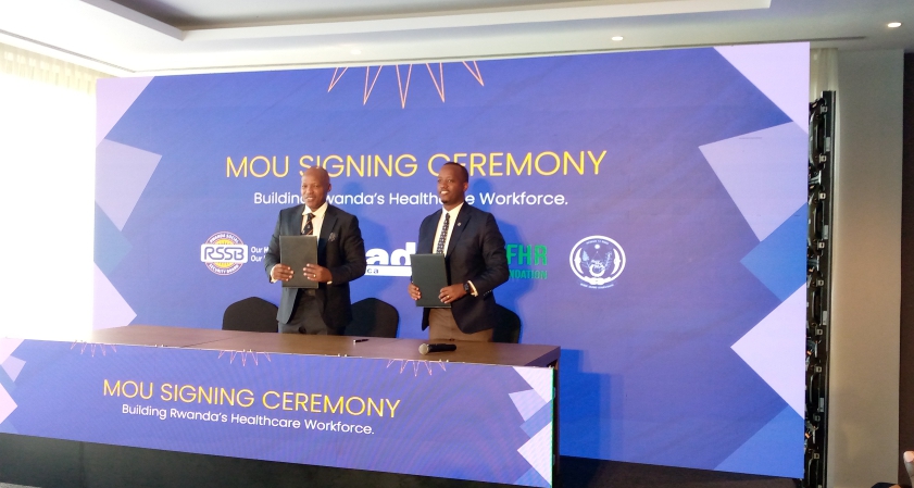 RSSB na IRCAD bamaze gushyira umukono ku masezerano yo guhugura abaganga babaga