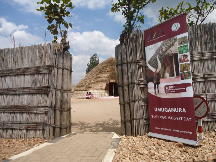 Inzu ya kinyarwanda abami ba kera babayemo mu Rukali.