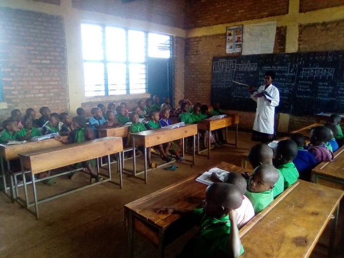 Abiga n'abigisha mu bigo by'amashuri bitagira amazi meza ahoraho bavuga ko baramutse bayegerejwe ireme ry'imyigire n'imyigishirize ryarushaho kunoga