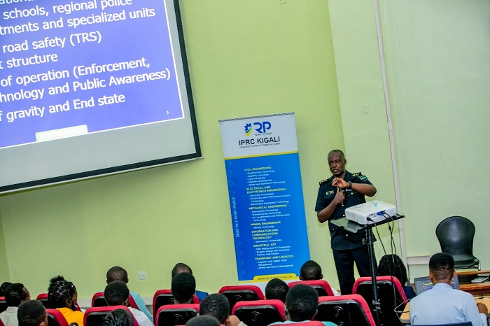 SSP René Irere asanga umusanzu w'abiga kubaka imihanda ari ingenzi