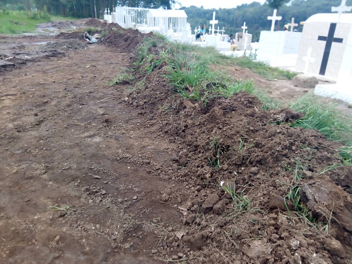 Habaye hasibuwe ariko birasaba kwegura umuhanda kugira ngo amazi ameneke hirya no hino