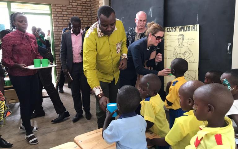 Dr Isaac Munyakazi hamwe n