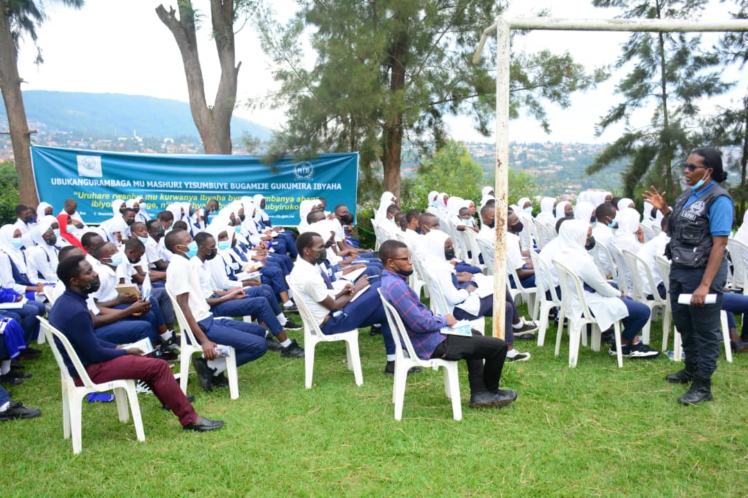 Urubyiruko rwanigishijwe imikorere ya Isange One Stop Center