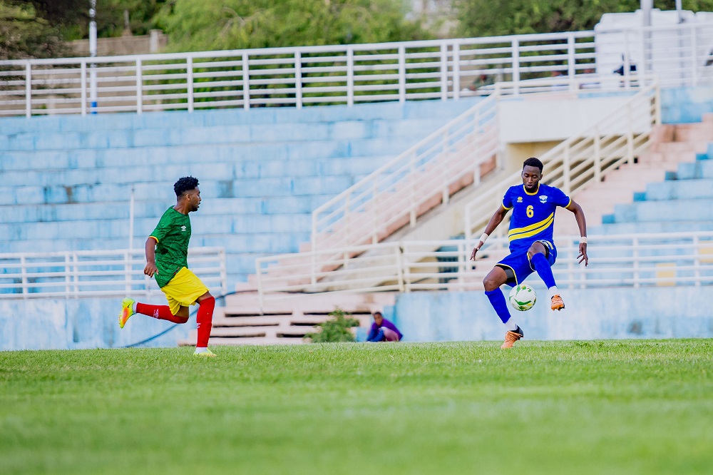 Ishimwe Christian yari yabanje ku ruhande rw'ibumoso inyuma